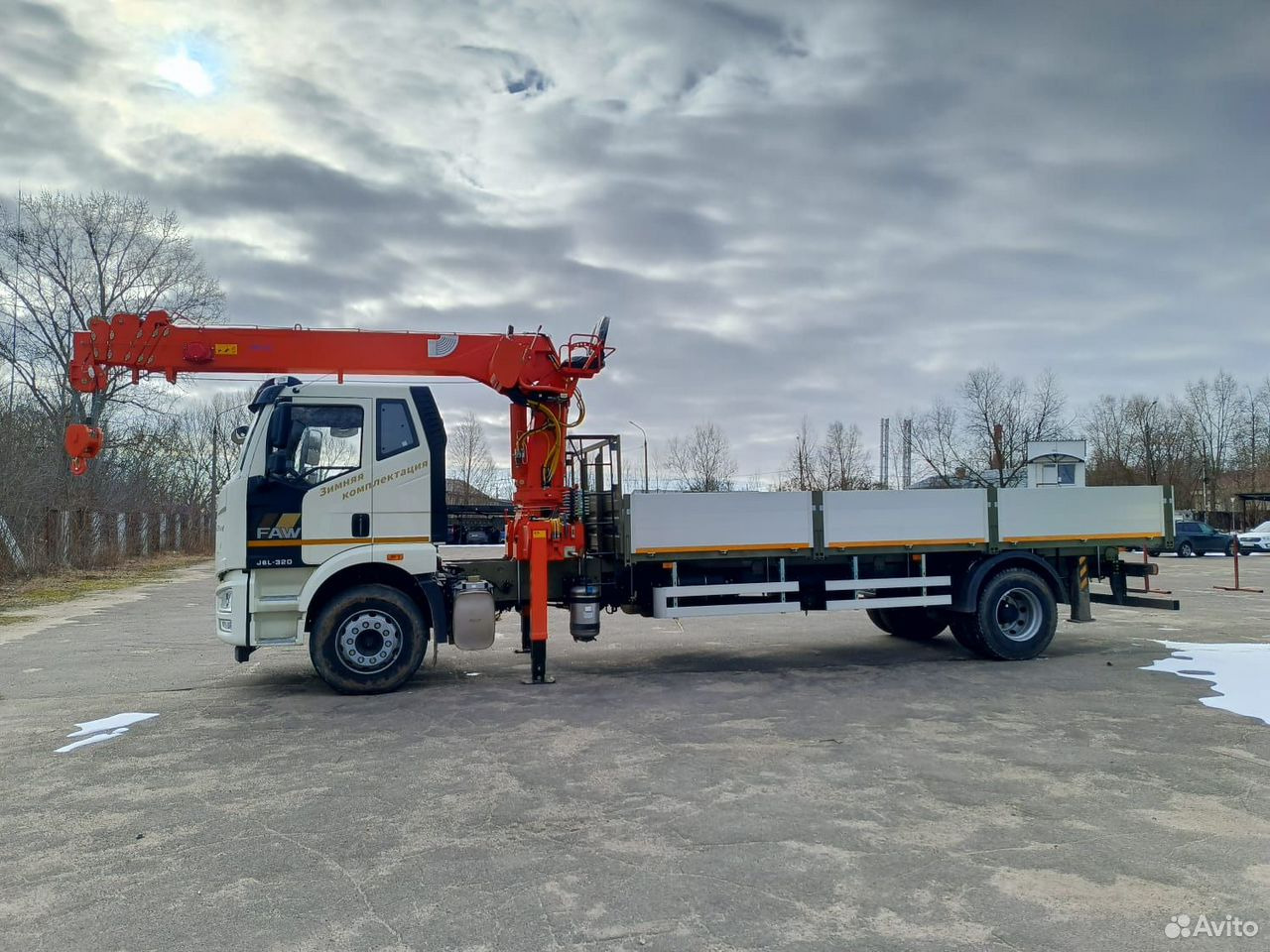 FAW J6L - Камион со платформа, Камион со кран: слика 2 FAW J6L - Камион со платформа, Камион со кран: слика 2