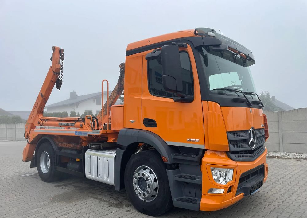 Mercedes-Benz ANTOS 1833 BRAMOWIEC, MILLER - Камион за подигање контејнери: слика 2 Mercedes-Benz ANTOS 1833 BRAMOWIEC, MILLER - Камион за подигање контејнери: слика 2