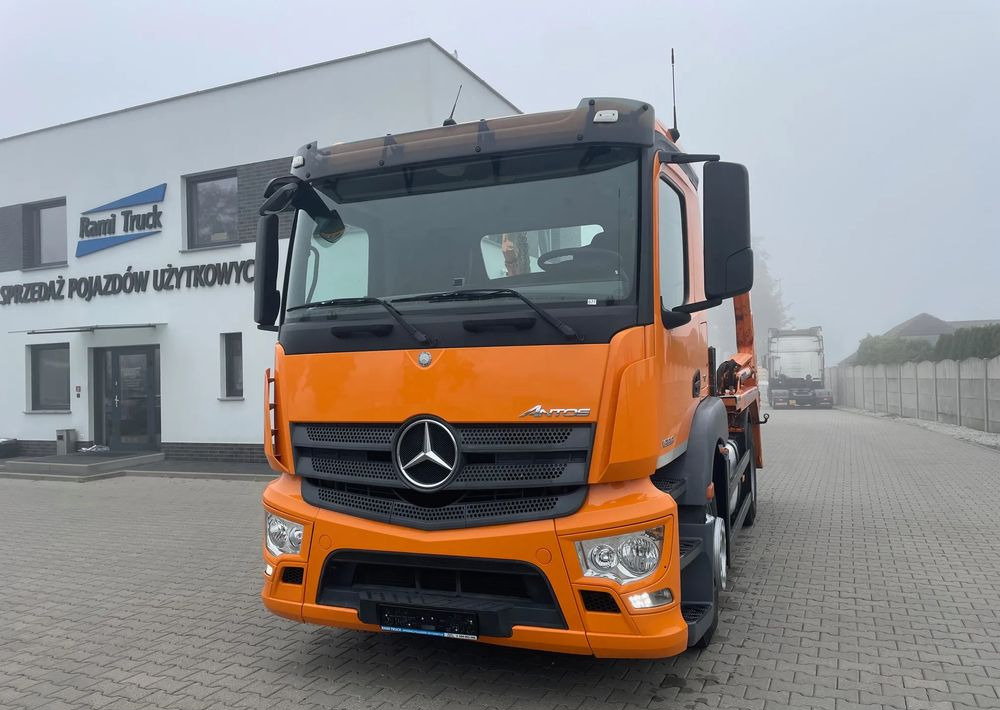 Mercedes-Benz ANTOS 1833 BRAMOWIEC, MILLER - Камион за подигање контејнери: слика 5 Mercedes-Benz ANTOS 1833 BRAMOWIEC, MILLER - Камион за подигање контејнери: слика 5