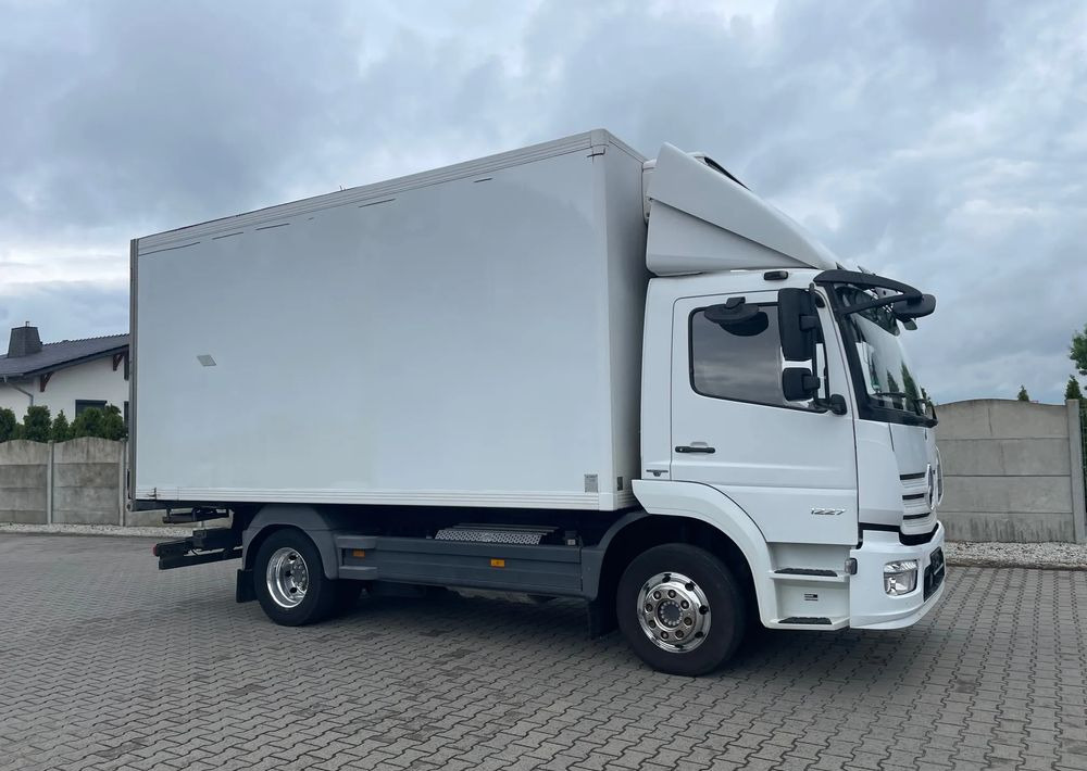 Mercedes-Benz ATEGO 1227 CHŁODNIA HAKOWA / HAKÓWKA - Камион ладилник: слика 4 Mercedes-Benz ATEGO 1227 CHŁODNIA HAKOWA / HAKÓWKA - Камион ладилник: слика 4