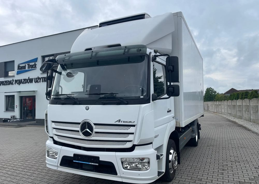 Mercedes-Benz ATEGO 1227 CHŁODNIA HAKOWA / HAKÓWKA - Камион ладилник: слика 1 Mercedes-Benz ATEGO 1227 CHŁODNIA HAKOWA / HAKÓWKA - Камион ладилник: слика 1