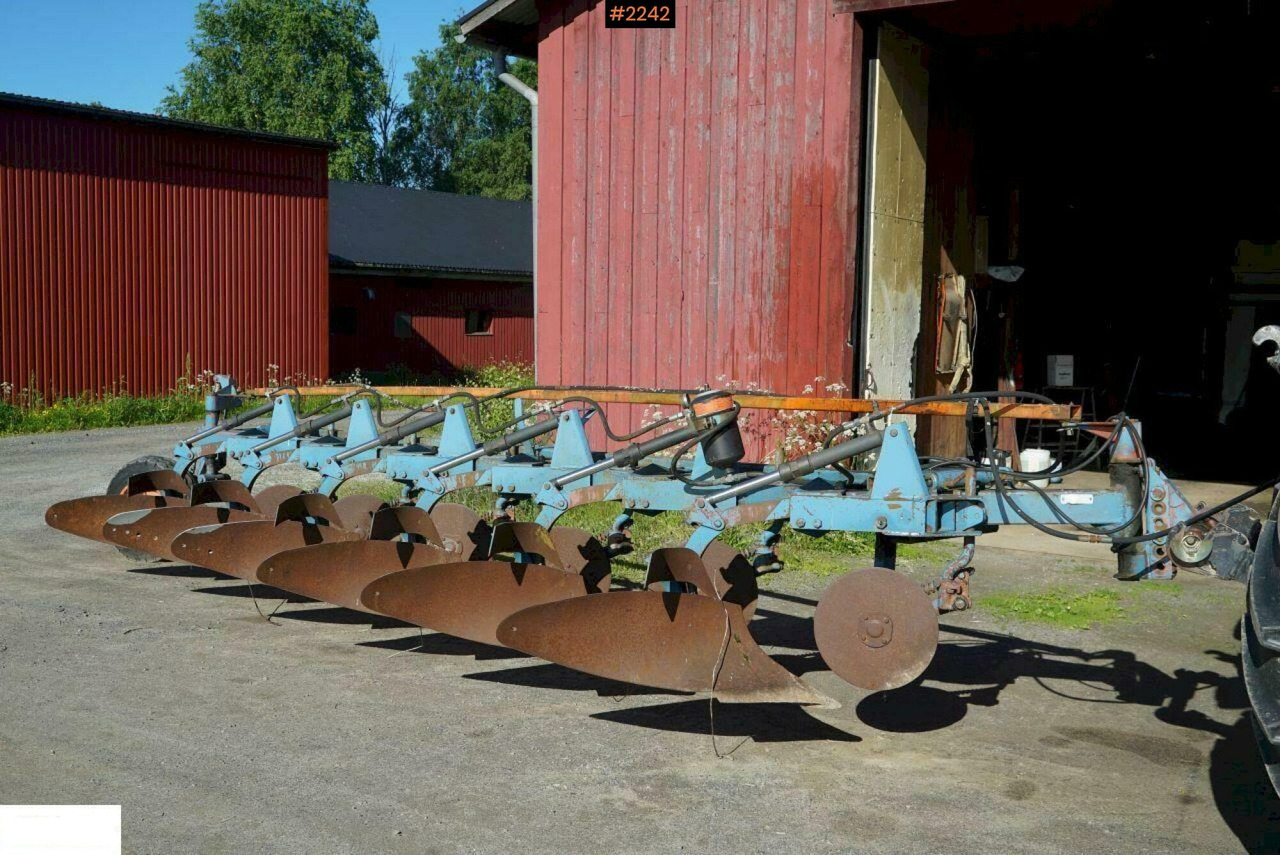 6-bladed plow Överum - Опрема за обработка на почва: слика 1 6-bladed plow Överum - Опрема за обработка на почва: слика 1