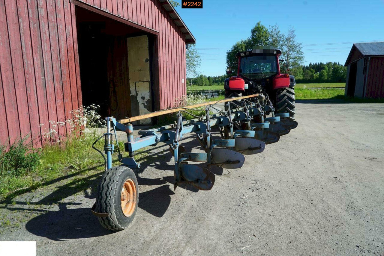 6-bladed plow Överum - Опрема за обработка на почва: слика 2 6-bladed plow Överum - Опрема за обработка на почва: слика 2