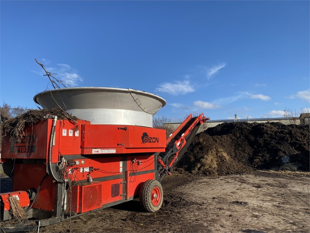 Bizon B-1030 Kompost Schredder Biomasse Mist Compost shr - Секач на слама: слика 1 Bizon B-1030 Kompost Schredder Biomasse Mist Compost shr - Секач на слама: слика 1