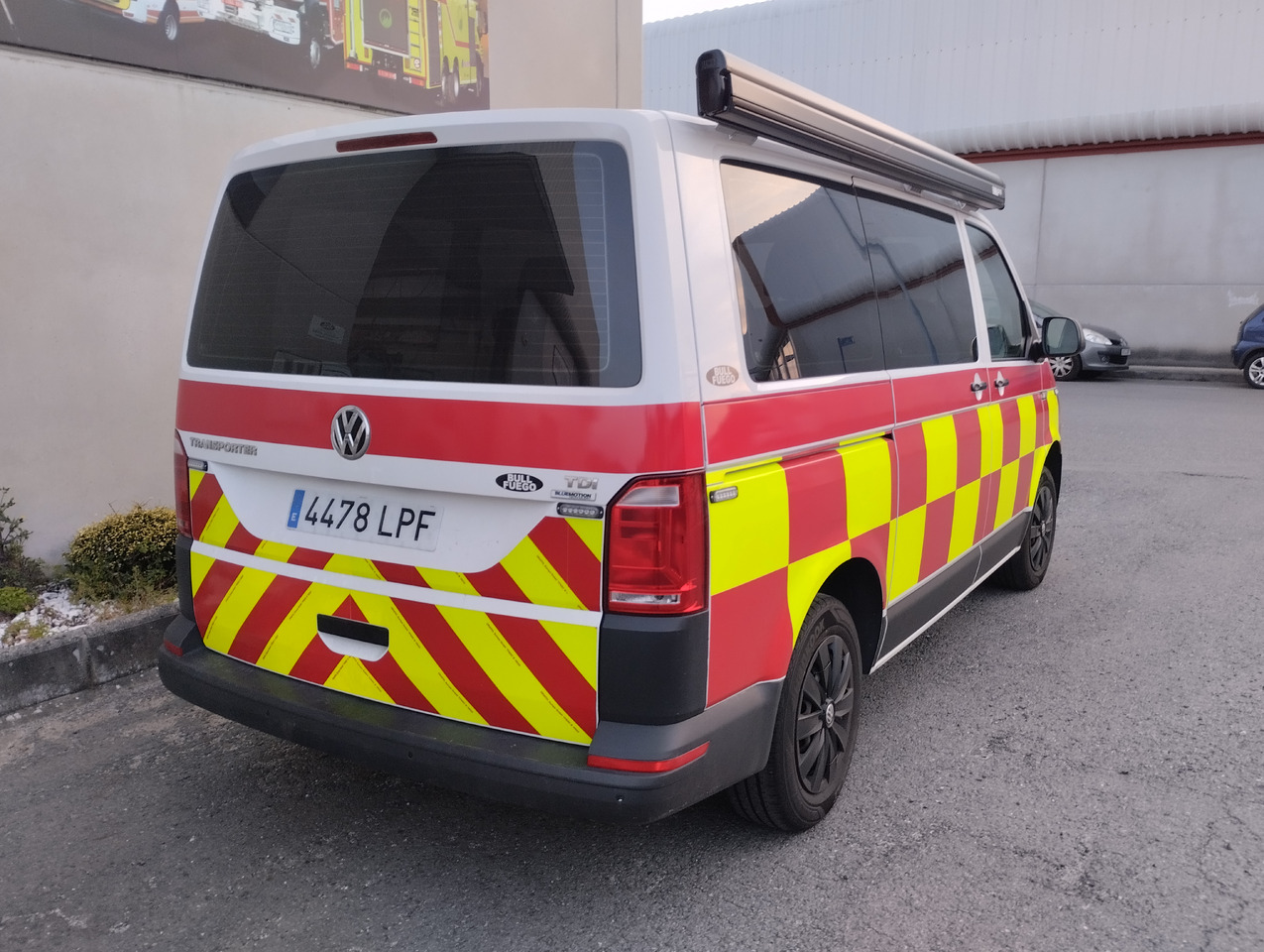 VOLKSWAGEN AG TRANSPORTER KOMBI - Противпожарен камион: слика 4 VOLKSWAGEN AG TRANSPORTER KOMBI - Противпожарен камион: слика 4