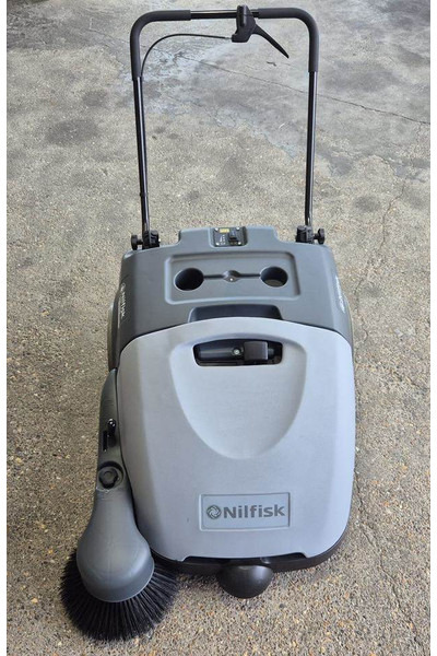 Nilfisk SW 750 - Возило за метење: слика 3 Nilfisk SW 750 - Возило за метење: слика 3