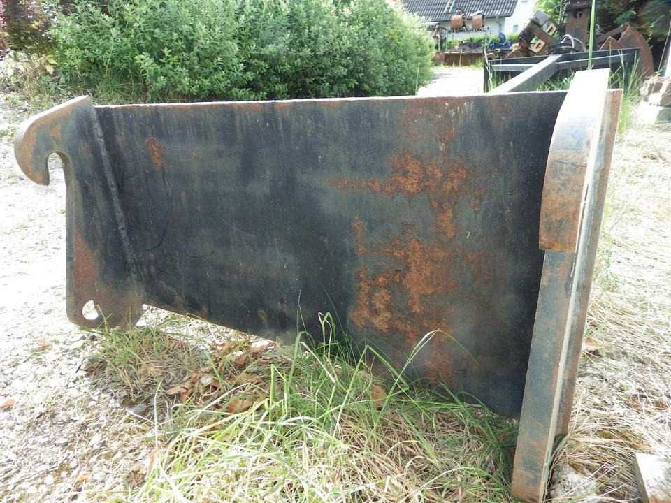 Silokamm Kornschieber Verlängerung an Volvo L30 / Cat 906 908 - Опрема за силос: слика 2 Silokamm Kornschieber Verlängerung an Volvo L30 / Cat 906 908 - Опрема за силос: слика 2