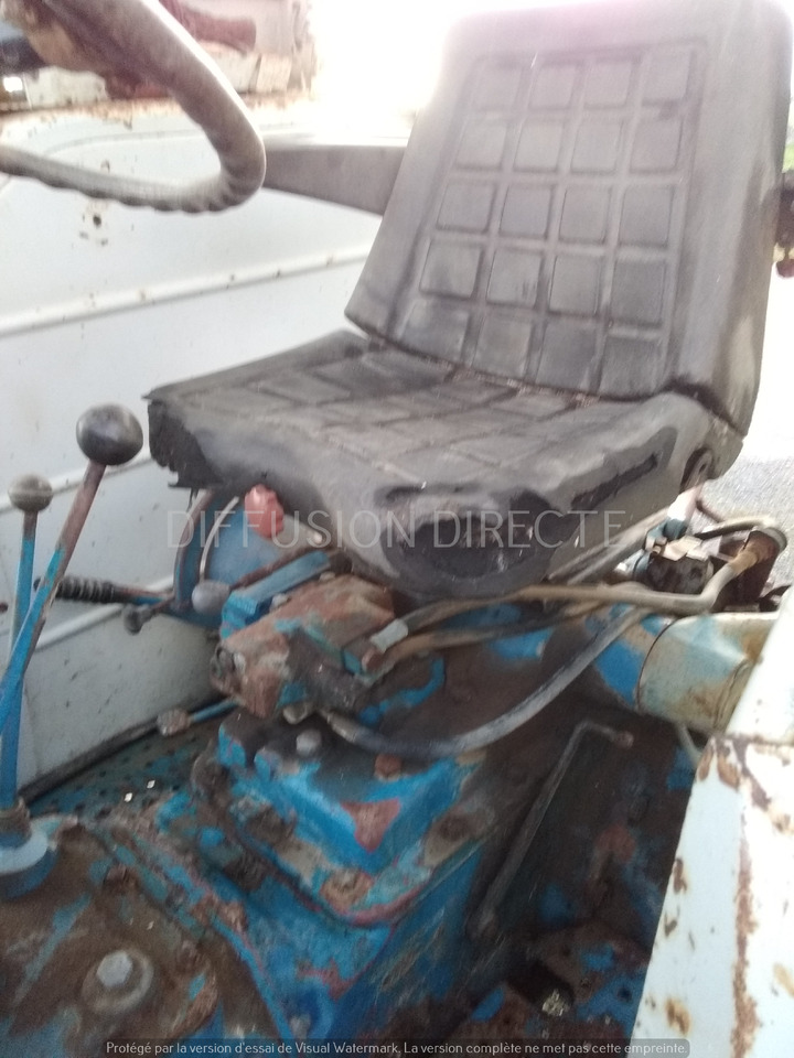 FORD TRACTEUR AGRICOLE 5000 SUPER MAJOR - Трактор: слика 5 FORD TRACTEUR AGRICOLE 5000 SUPER MAJOR - Трактор: слика 5