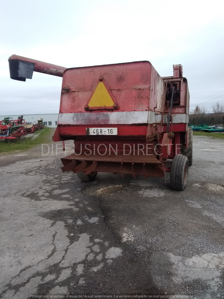 MASSEY FERGUSON MOISSONNEUSE BATTEUSE 620 - Комбајн: слика 3 MASSEY FERGUSON MOISSONNEUSE BATTEUSE 620 - Комбајн: слика 3