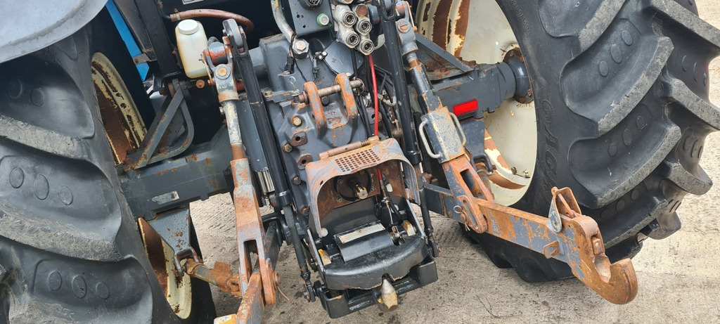 New Holland 8260, Rangecommand - Трактор: слика 4 New Holland 8260, Rangecommand - Трактор: слика 4