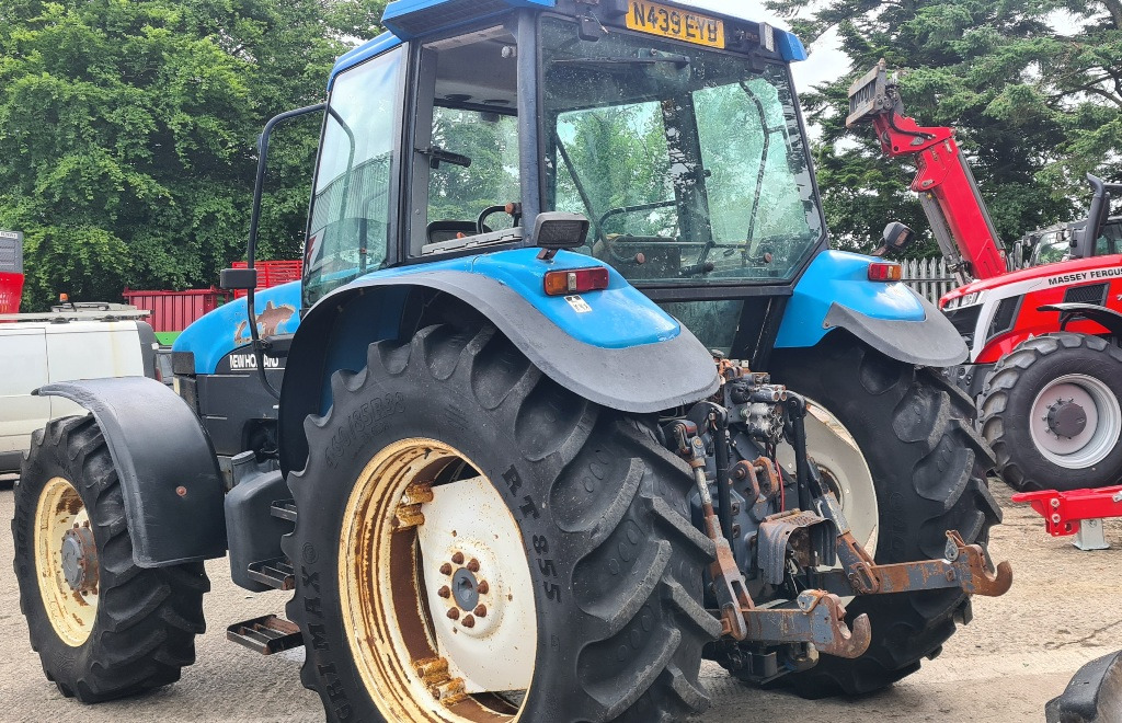 New Holland 8260, Rangecommand - Трактор: слика 3 New Holland 8260, Rangecommand - Трактор: слика 3
