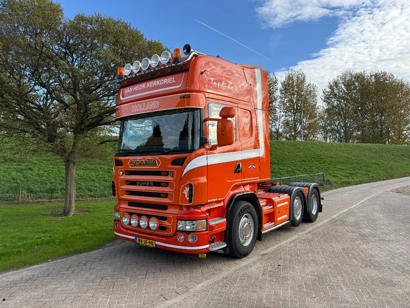 Scania R560 V8 Manual-Retarder-6x2 TOP NL TRUCK - Камион влекач: слика 1 Scania R560 V8 Manual-Retarder-6x2 TOP NL TRUCK - Камион влекач: слика 1
