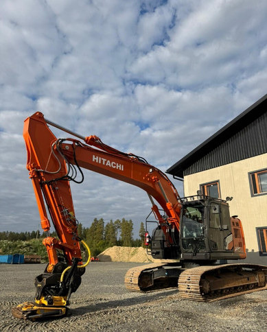 HitachiZX225USLC-7 + Engcon - Багер гасеничар: слика 1 HitachiZX225USLC-7 + Engcon - Багер гасеничар: слика 1