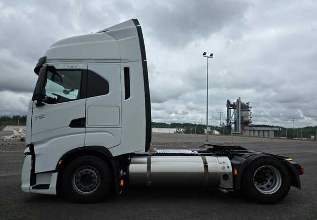 IvecoS-Way 460 4x2 LNG / LBG - Камион влекач: слика 2 IvecoS-Way 460 4x2 LNG / LBG - Камион влекач: слика 2