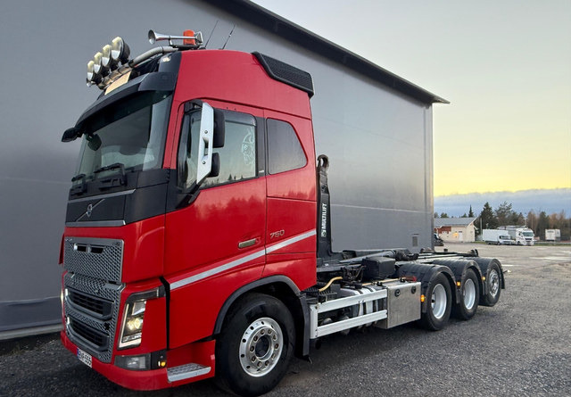 VolvoFH16 750 8X4 - Камион со кука за подигање: слика 1 VolvoFH16 750 8X4 - Камион со кука за подигање: слика 1