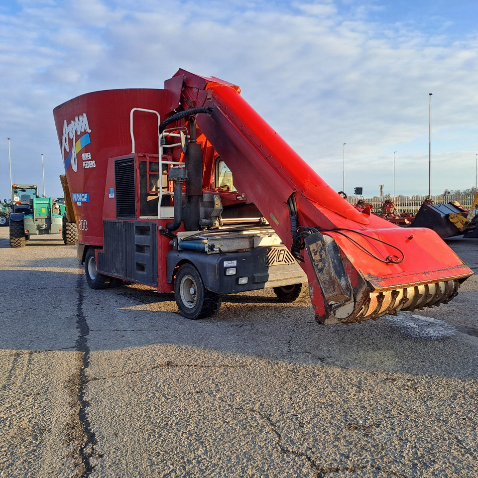 CARRO MISCELATORE SEMOVENTE AGM MIRAGE 200 - Вагон за мешање сточна храна: слика 2 CARRO MISCELATORE SEMOVENTE AGM MIRAGE 200 - Вагон за мешање сточна храна: слика 2