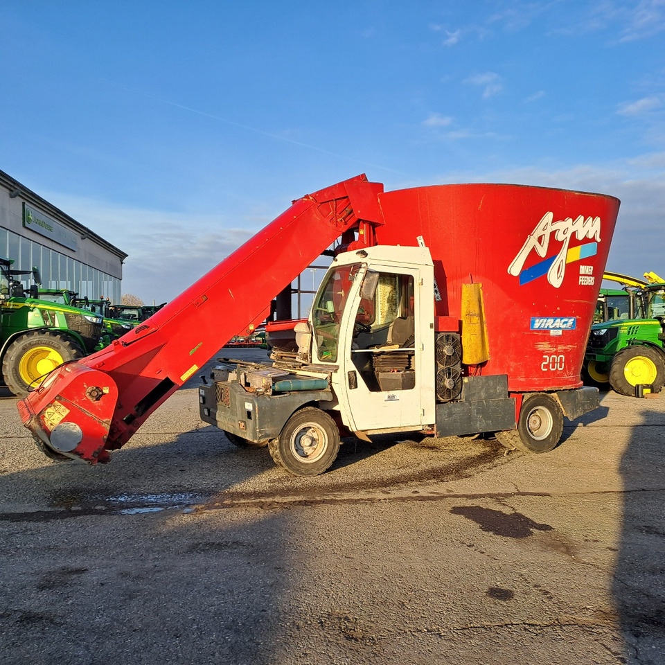 CARRO MISCELATORE SEMOVENTE AGM MIRAGE 200 - Вагон за мешање сточна храна: слика 1 CARRO MISCELATORE SEMOVENTE AGM MIRAGE 200 - Вагон за мешање сточна храна: слика 1