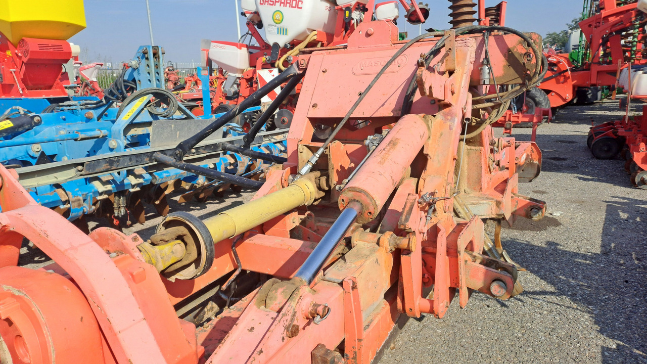 ERPICE ROTANTE MASCHIO AQUILA 6 METRI MOD 6000 * CR - Тракторска фреза: слика 2 ERPICE ROTANTE MASCHIO AQUILA 6 METRI MOD 6000 * CR - Тракторска фреза: слика 2