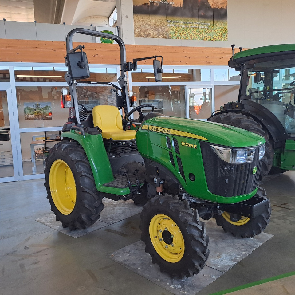 JOHN DEERE 3038E COMPATTO - Трактор: слика 3 JOHN DEERE 3038E COMPATTO - Трактор: слика 3
