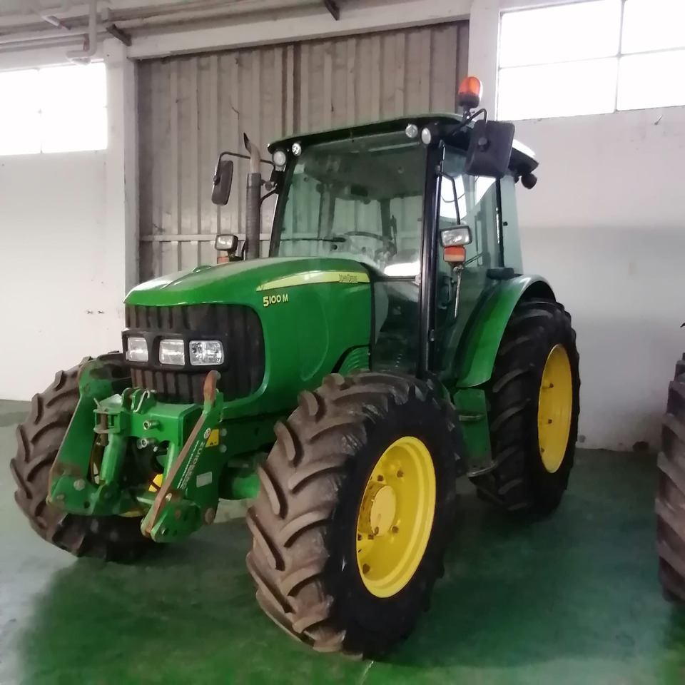 JOHN DEERE 5070 M - Трактор: слика 1 JOHN DEERE 5070 M - Трактор: слика 1