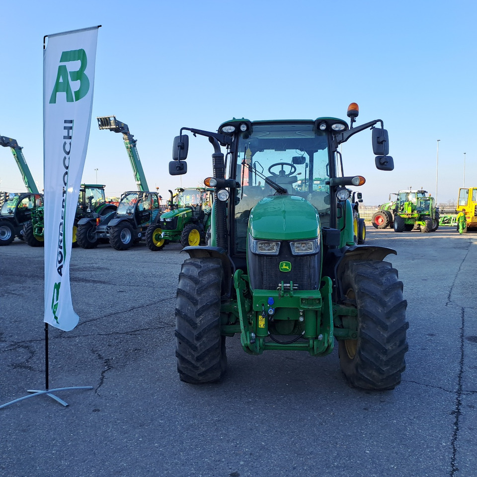 JOHN DEERE 5125R - Трактор: слика 3 JOHN DEERE 5125R - Трактор: слика 3