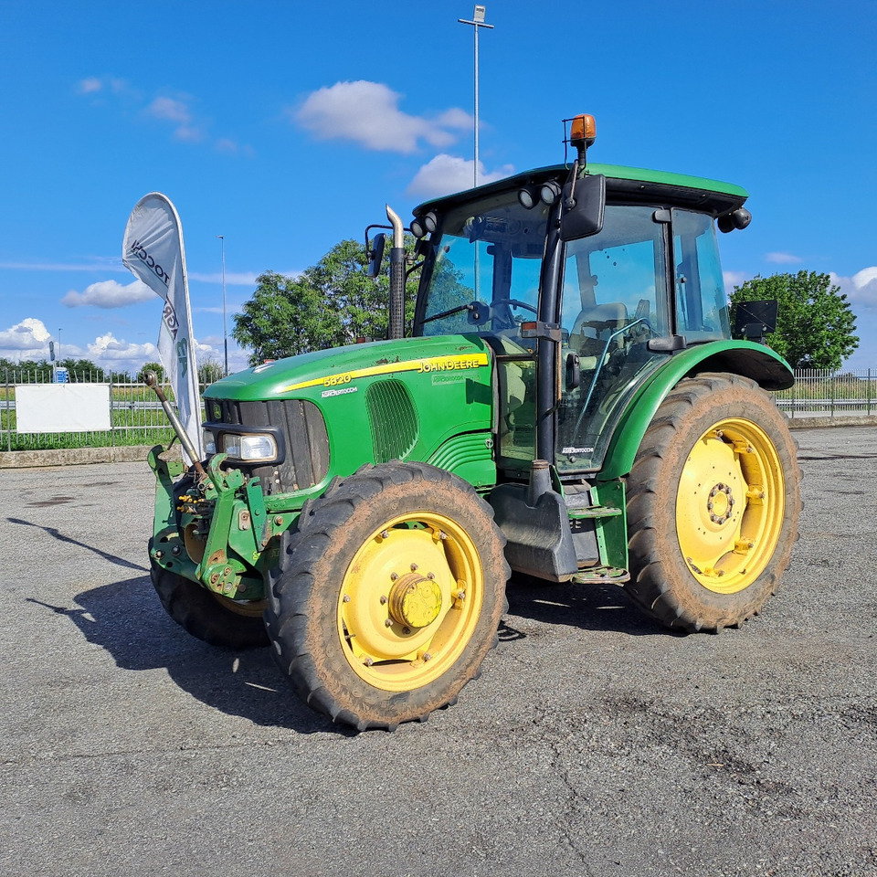JOHN DEERE 5820 - Трактор: слика 1 JOHN DEERE 5820 - Трактор: слика 1