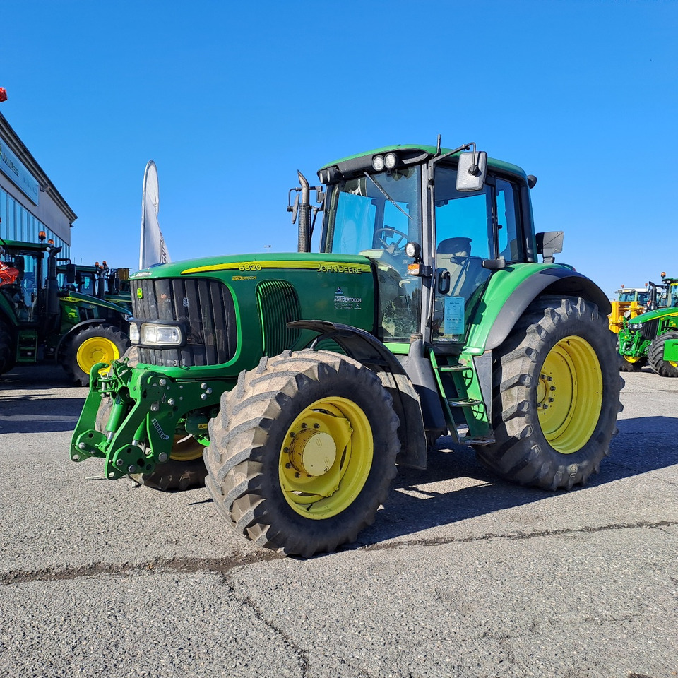 JOHN DEERE 6820 - Трактор: слика 1 JOHN DEERE 6820 - Трактор: слика 1