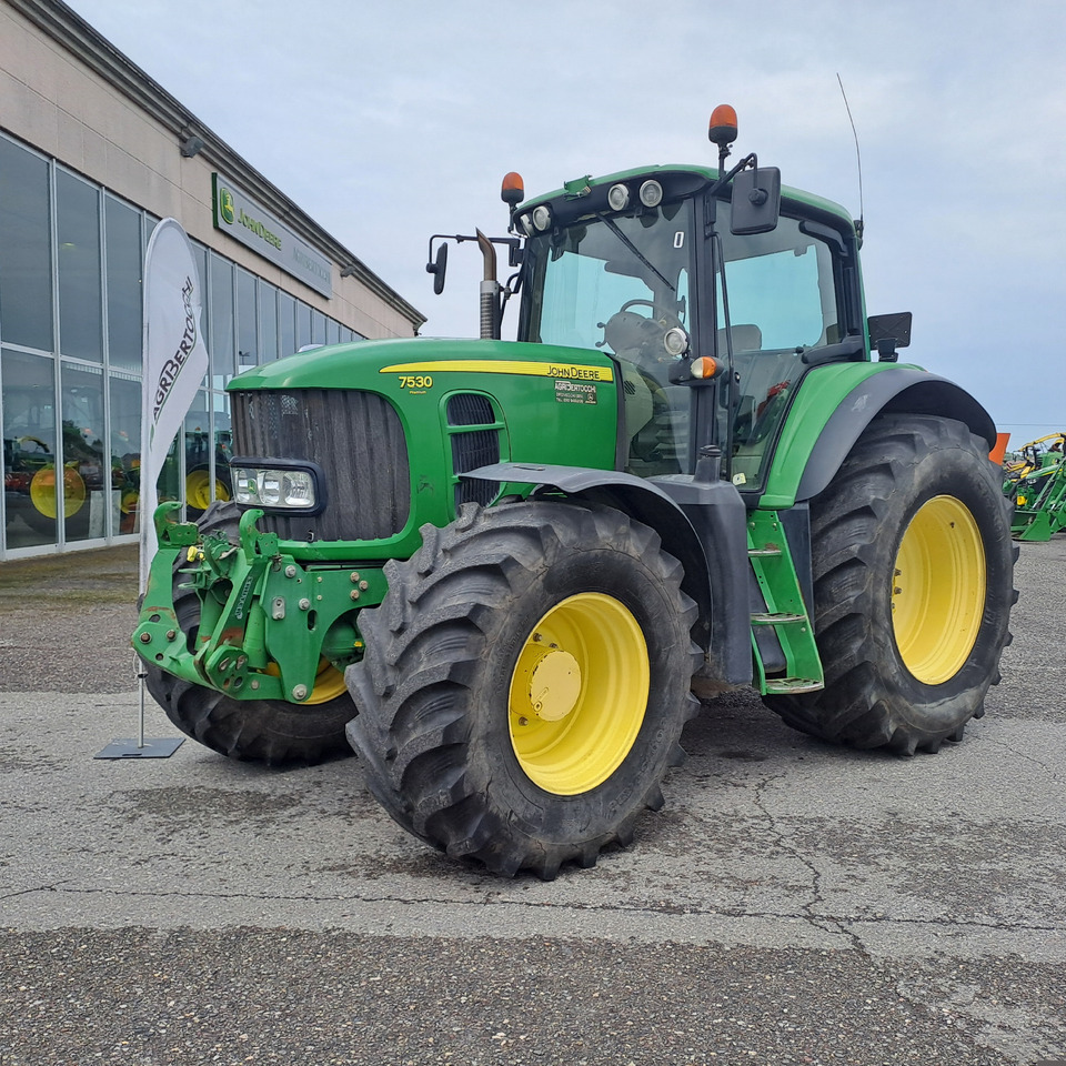 JOHN DEERE 7530 PREMIUM - Трактор: слика 1 JOHN DEERE 7530 PREMIUM - Трактор: слика 1