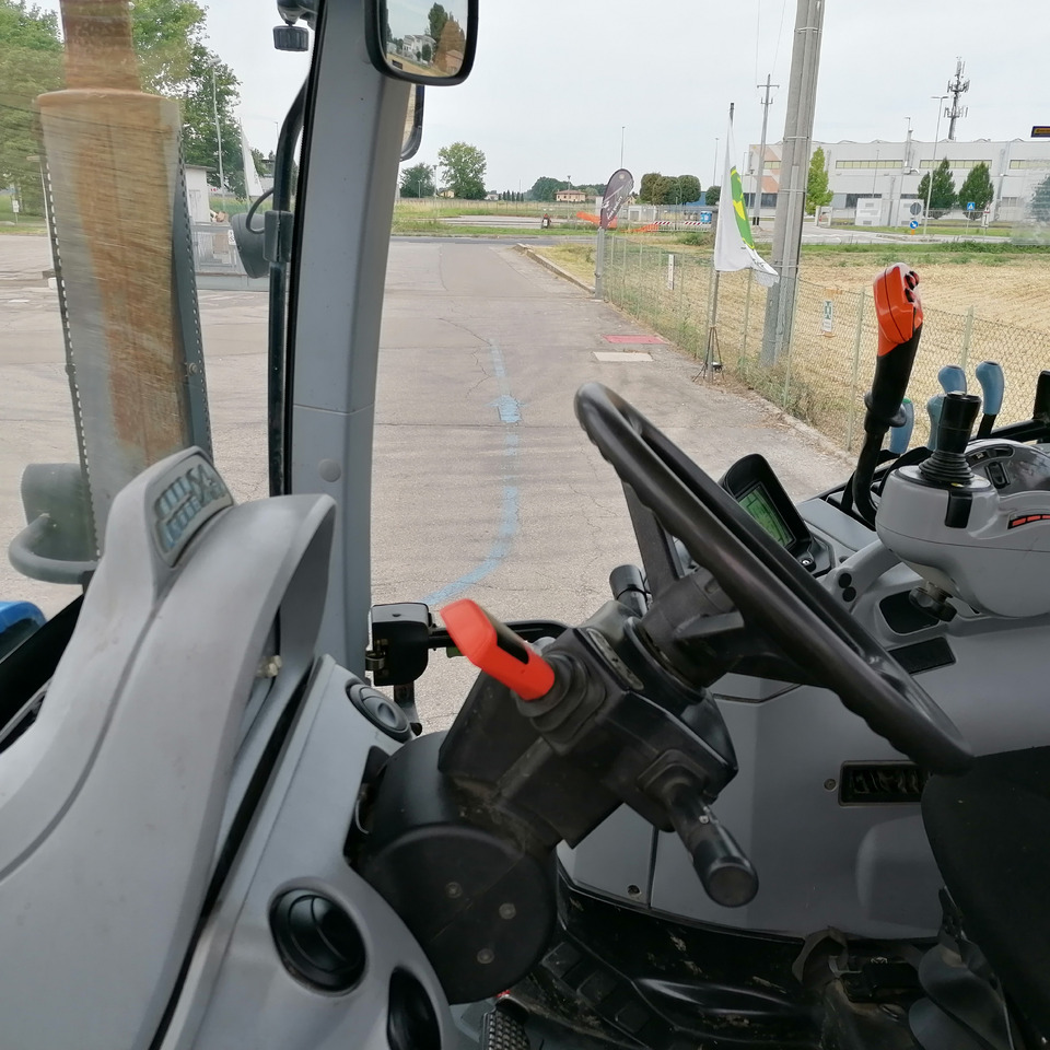 Трактор NEW HOLLAND 6090: слика 9