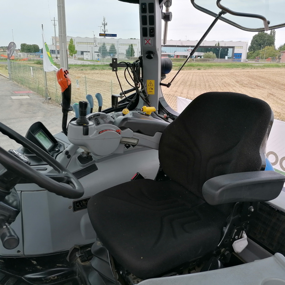 Трактор NEW HOLLAND 6090: слика 8