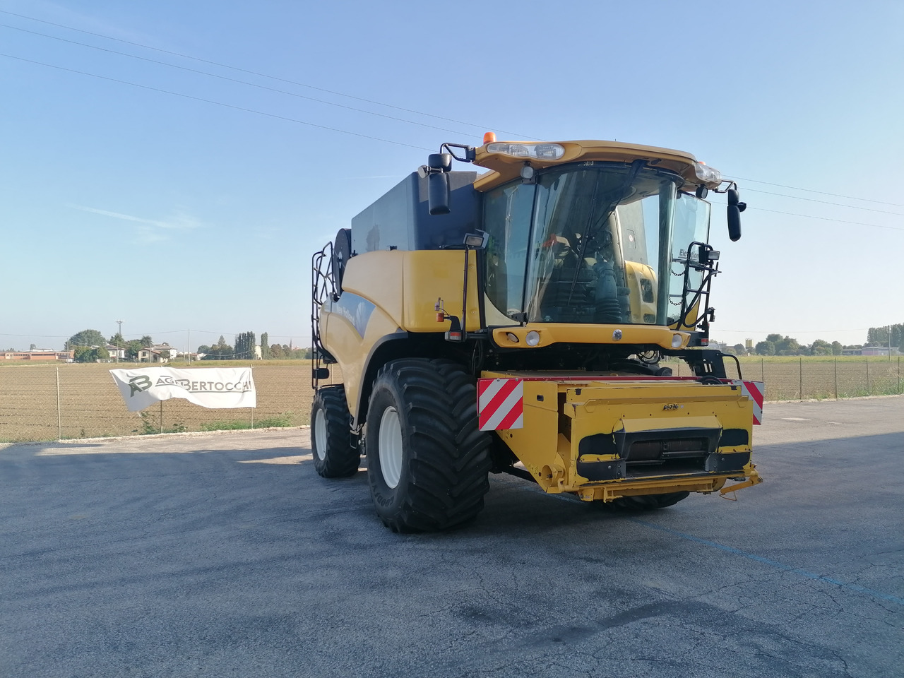 NEW HOLLAND CR 9060 - Комбајн: слика 1 NEW HOLLAND CR 9060 - Комбајн: слика 1