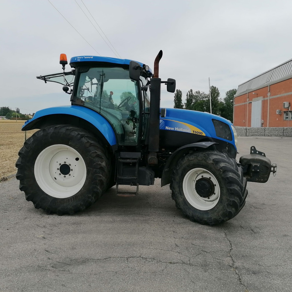 NEW HOLLAND T6090 - Трактор: слика 4 NEW HOLLAND T6090 - Трактор: слика 4