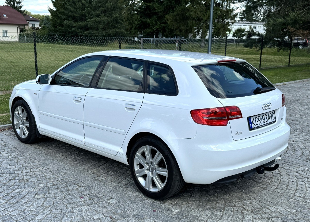 Audi A3 1.6 TDI 105KM Bezwypadkowy potwierdzony przebieg AUTO BARDZO ZADBANE - Автомобил: слика 4 Audi A3 1.6 TDI 105KM Bezwypadkowy potwierdzony przebieg AUTO BARDZO ZADBANE - Автомобил: слика 4