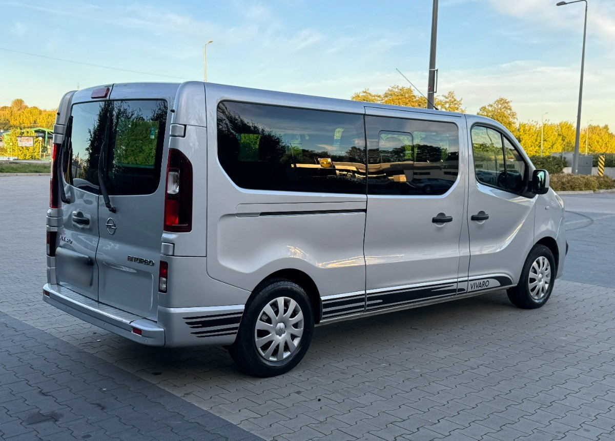 Opel Vivaro 1.6 DCI 145KM 9 osobowy Nawiewy góra dół DOINWESTOWANY Super stan - Караван: слика 4 Opel Vivaro 1.6 DCI 145KM 9 osobowy Nawiewy góra dół DOINWESTOWANY Super stan - Караван: слика 4