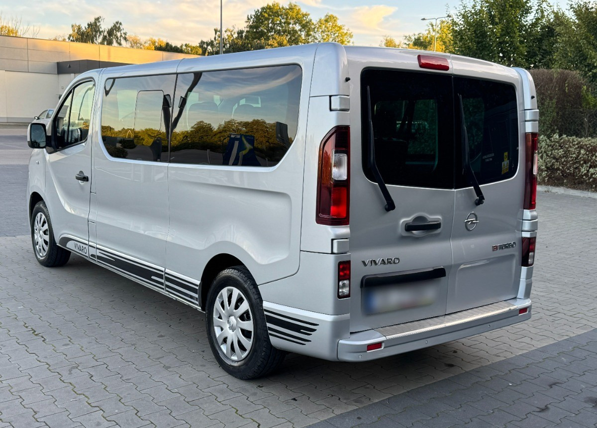 Opel Vivaro 1.6 DCI 145KM 9 osobowy Nawiewy góra dół DOINWESTOWANY Super stan - Караван: слика 3 Opel Vivaro 1.6 DCI 145KM 9 osobowy Nawiewy góra dół DOINWESTOWANY Super stan - Караван: слика 3