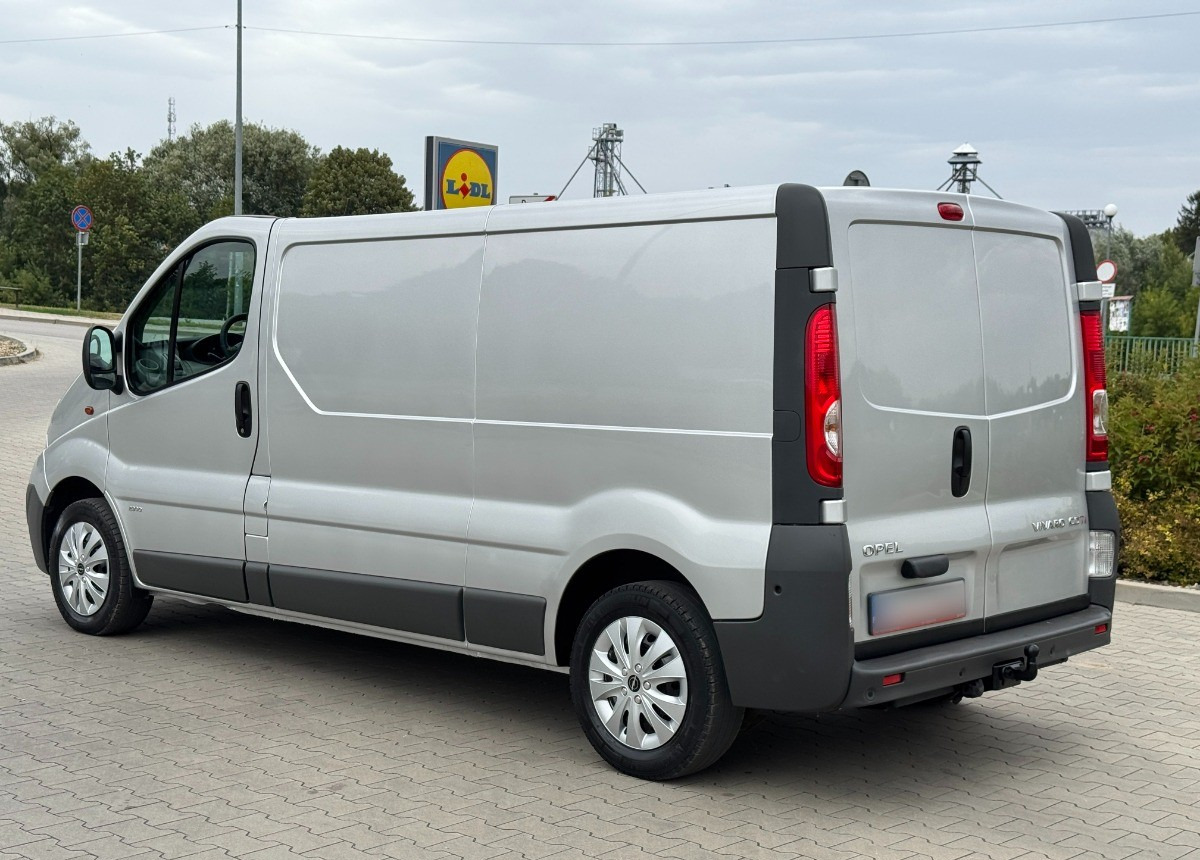 Opel Vivaro 2.0 DCI 115KM 2013 Rok SERWISOWANY Bezwypadkowy Super Stan - Товарно комбе: слика 2 Opel Vivaro 2.0 DCI 115KM 2013 Rok SERWISOWANY Bezwypadkowy Super Stan - Товарно комбе: слика 2