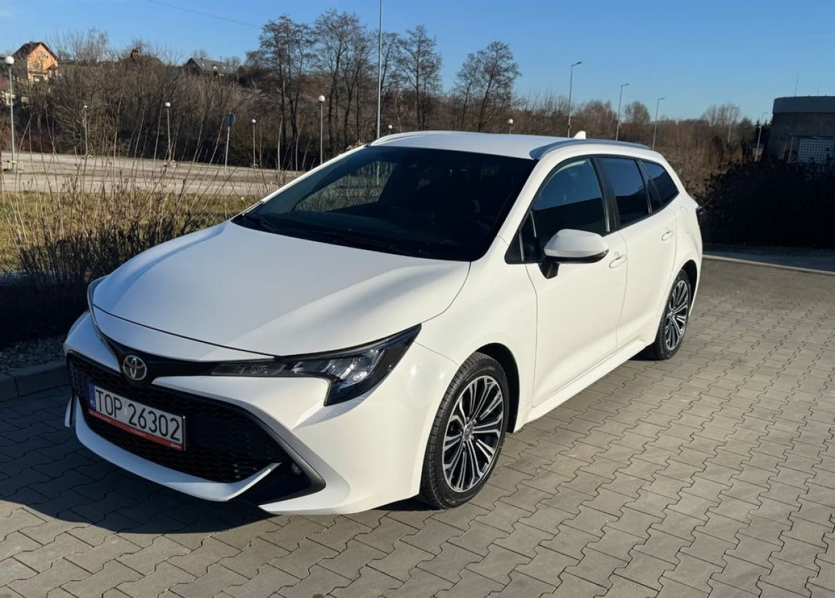 Toyota Corolla 1.8 Hybrid Active Niski przebieg LED FV23 W SUPER STANIE - Автомобил: слика 3 Toyota Corolla 1.8 Hybrid Active Niski przebieg LED FV23 W SUPER STANIE - Автомобил: слика 3