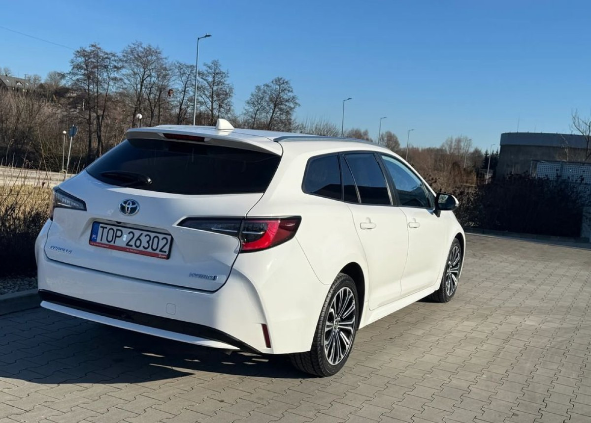 Toyota Corolla 1.8 Hybrid Active Niski przebieg LED FV23 W SUPER STANIE - Автомобил: слика 2 Toyota Corolla 1.8 Hybrid Active Niski przebieg LED FV23 W SUPER STANIE - Автомобил: слика 2
