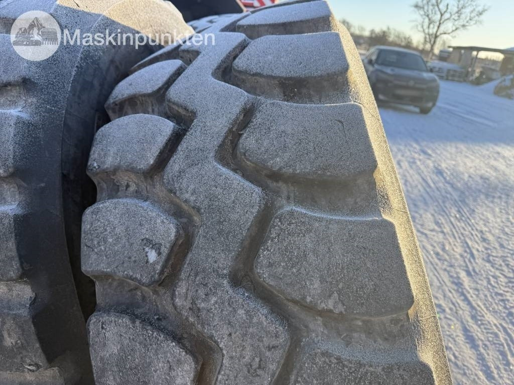 Goodyear GP-40 Däck med fälg till hjullastare - Гума за Градежна машина: слика 2 Goodyear GP-40 Däck med fälg till hjullastare - Гума за Градежна машина: слика 2