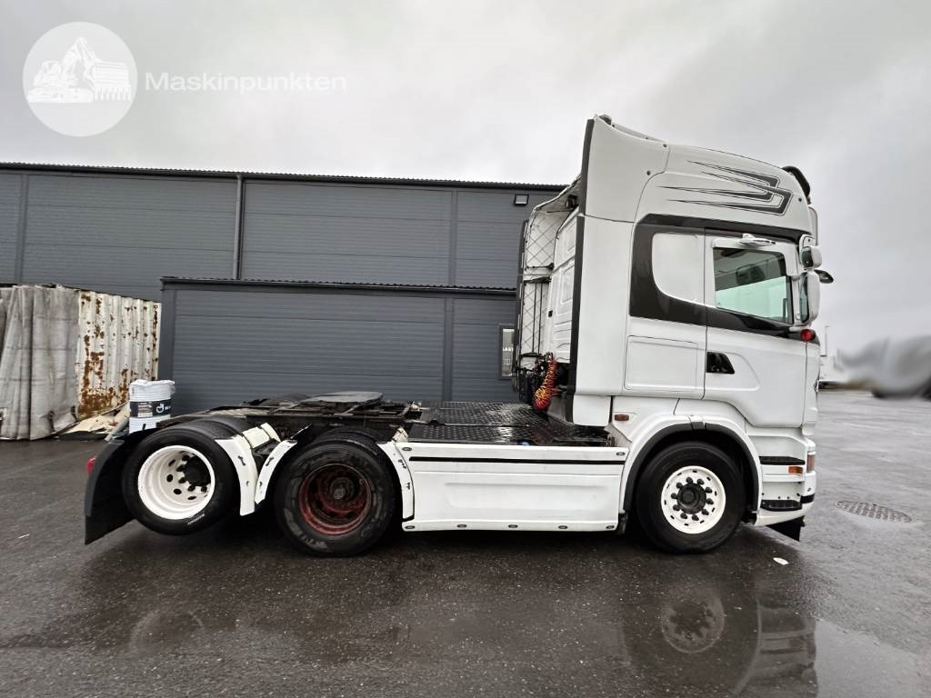 Камион влекач Scania R 560 LA: слика 1