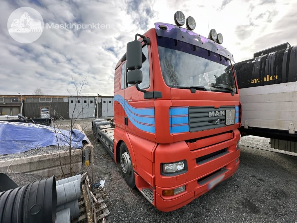 MAN TGX 28.530 LAXO - Камион со кабинска шасија: слика 2 MAN TGX 28.530 LAXO - Камион со кабинска шасија: слика 2