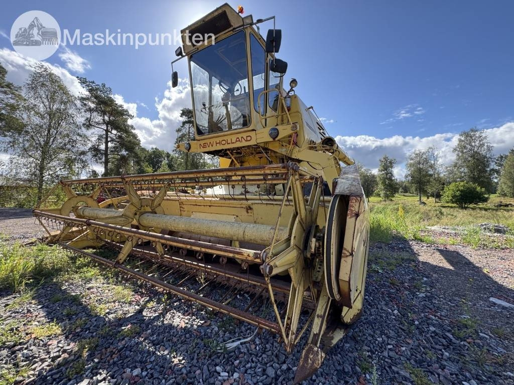 New Holland 1530 - Комбајн: слика 1 New Holland 1530 - Комбајн: слика 1