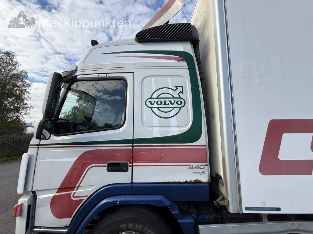 Камион сандучар Volvo FM 440: слика 39