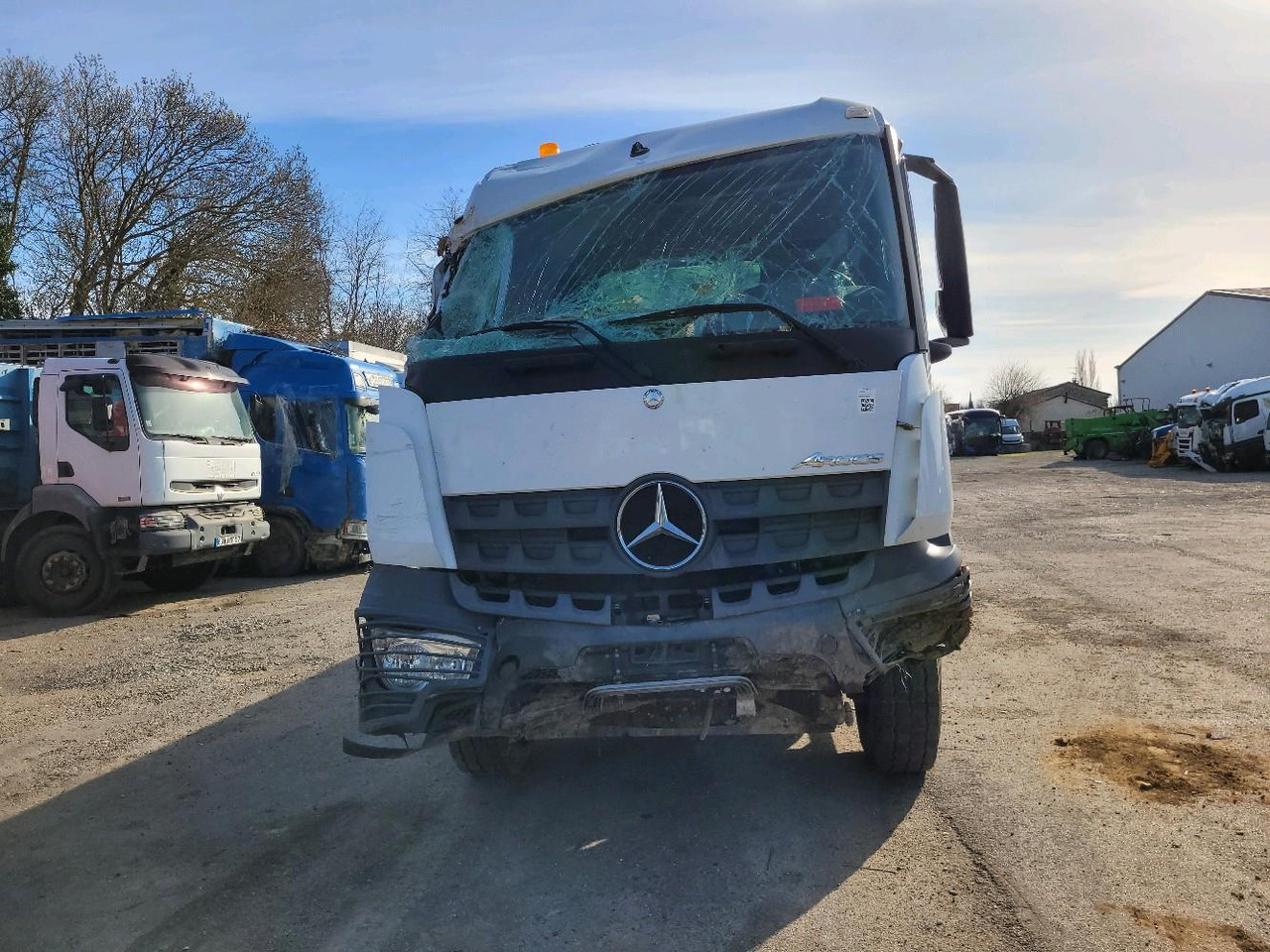 MERCEDES AROCS 2640 6X4 - Камион со платформа: слика 2 MERCEDES AROCS 2640 6X4 - Камион со платформа: слика 2