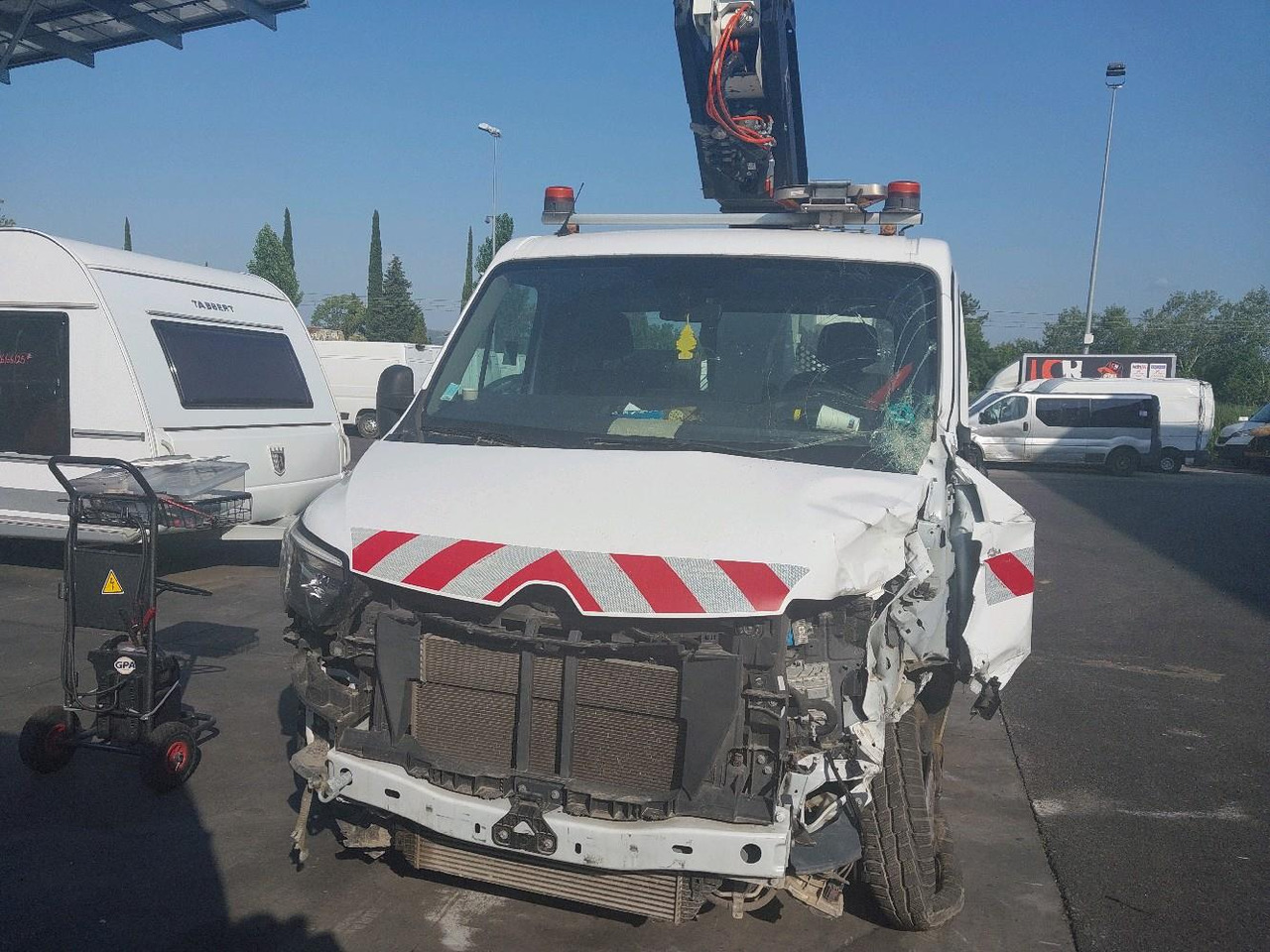RENAULT MASTER 2.3 DCI 145 NACELLE - Камион со подигачка кошница: слика 2 RENAULT MASTER 2.3 DCI 145 NACELLE - Камион со подигачка кошница: слика 2