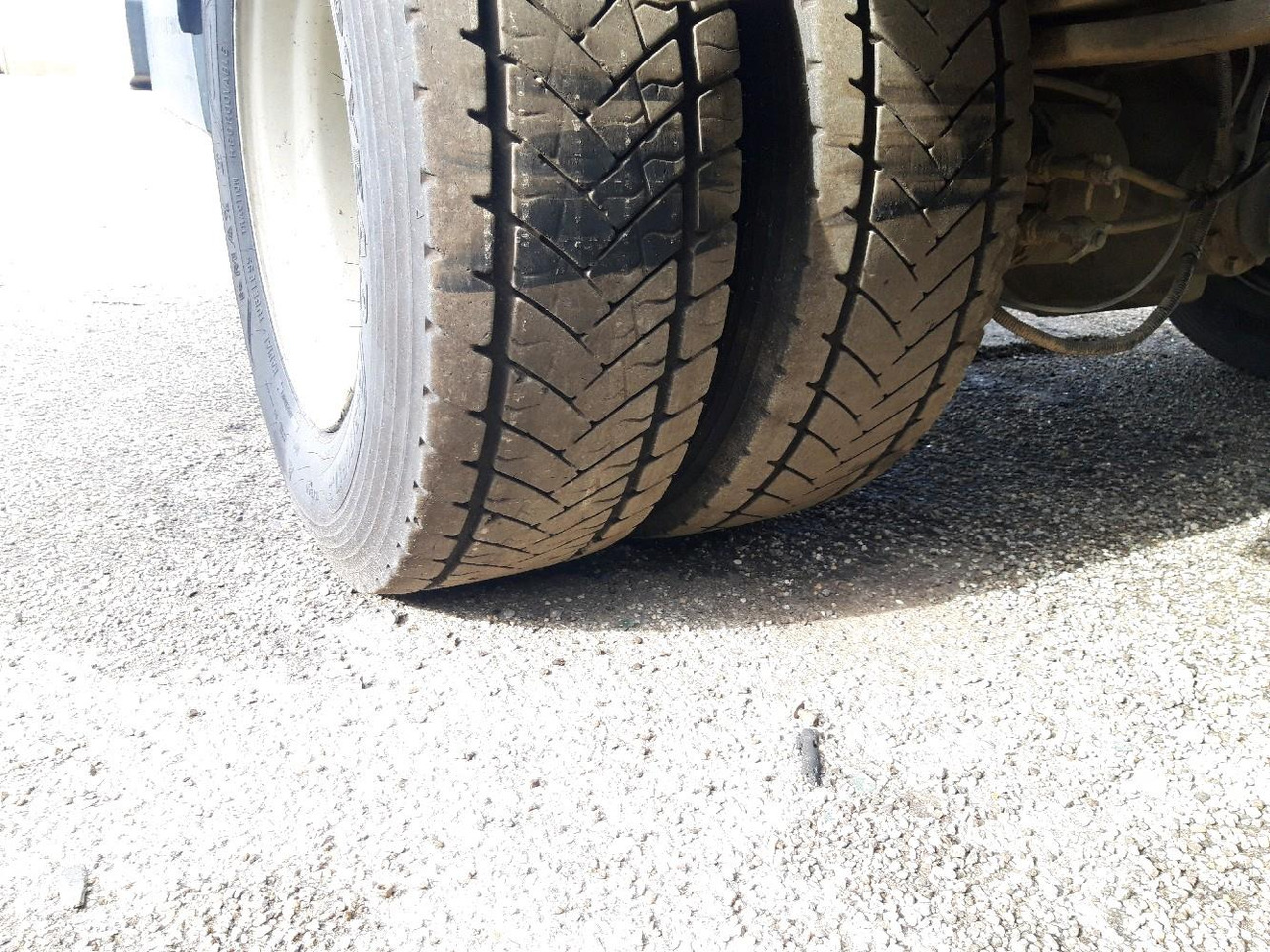 Камион цистерна RENAULT MIDLUM CITERNE 7500: слика 16