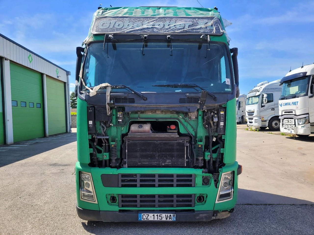 VOLVO FH12 420 GLOBETROTTER - Транспортер на контејнер/ Камион со променливо тело: слика 2 VOLVO FH12 420 GLOBETROTTER - Транспортер на контејнер/ Камион со променливо тело: слика 2