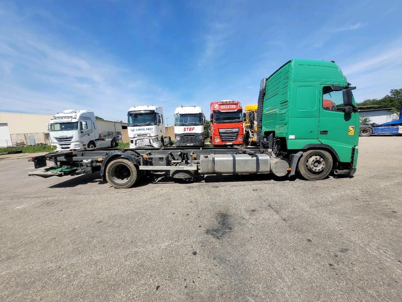 VOLVO FH12 420 GLOBETROTTER - Транспортер на контејнер/ Камион со променливо тело: слика 3 VOLVO FH12 420 GLOBETROTTER - Транспортер на контејнер/ Камион со променливо тело: слика 3