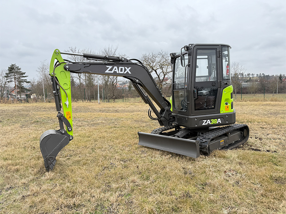 ZAOX ZA38A - Мини багер: слика 1 ZAOX ZA38A - Мини багер: слика 1