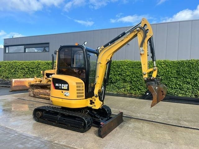 CAT 302.7 D CR - Мини багер: слика 2 CAT 302.7 D CR - Мини багер: слика 2